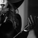 Domination mentale par la voix : L'art du murmure | Lyon